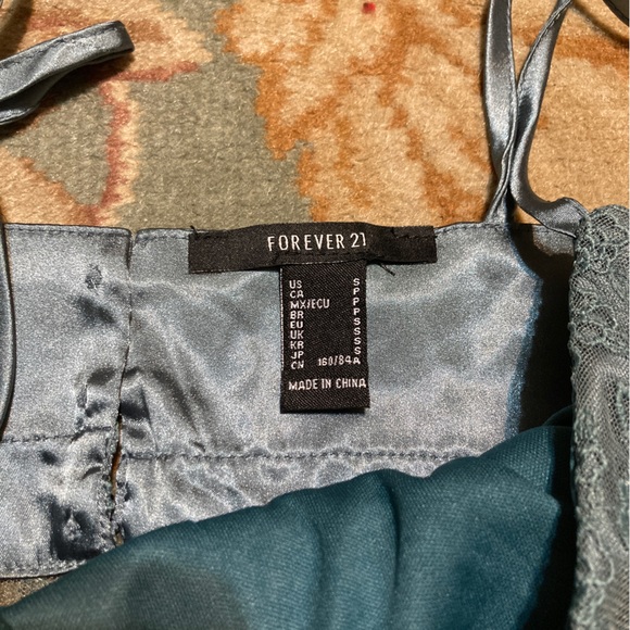 Forever 21 lacy tanks - Picture 3 of 5